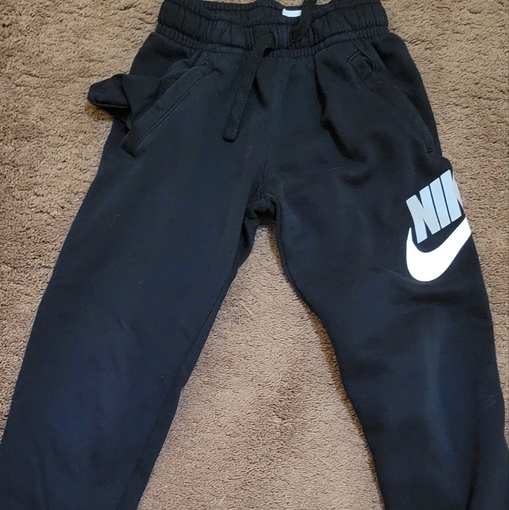 Boys size small black nike sweatpants